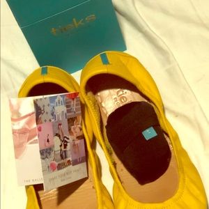 EUC Mustard Yellow Tieks! Size 9